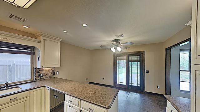 3905 Regatta Road, Yukon, OK 73099