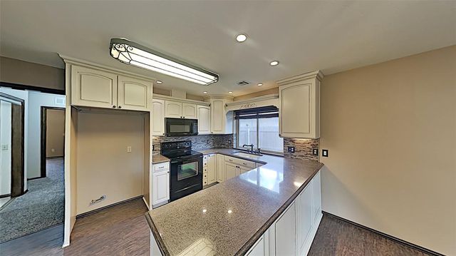 3905 Regatta Road, Yukon, OK 73099