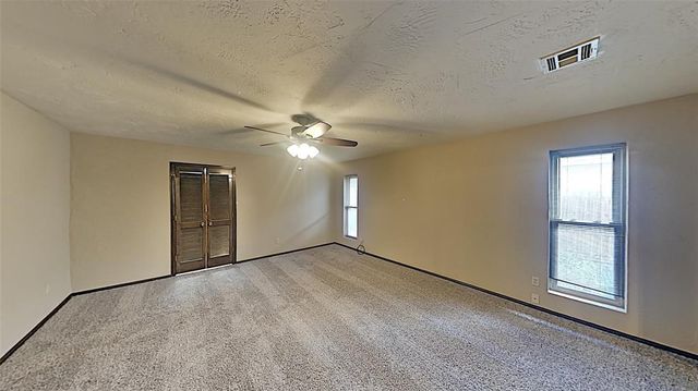 3905 Regatta Road, Yukon, OK 73099