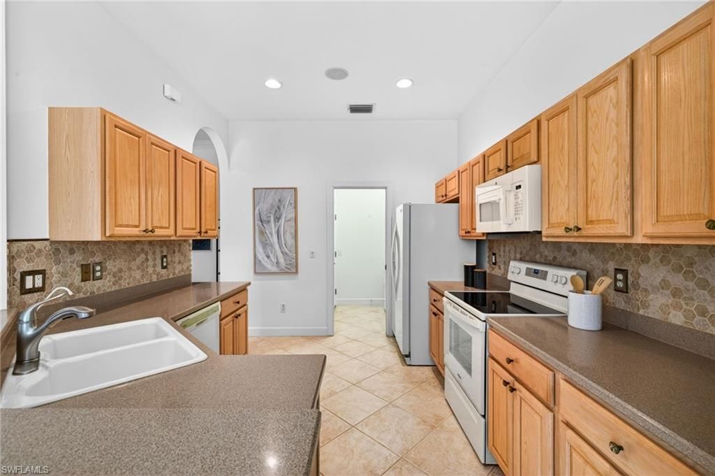 8923 Dartmoor WAY, FORT MYERS, FL 33908 — photo 5