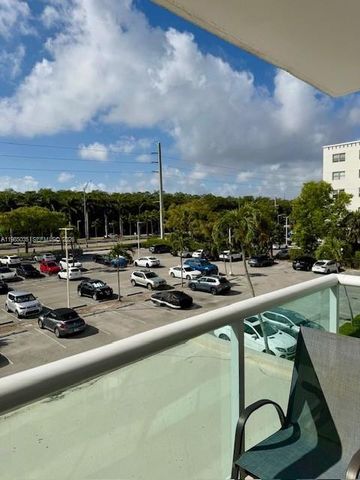 2841 NE 163rd St 306, North Miami Beach, FL 33160