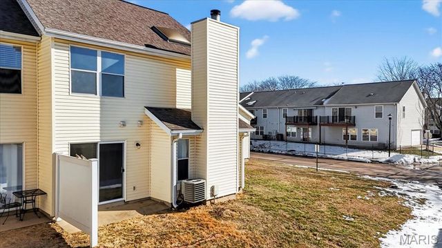 352 Windsor Place B, St Peters, MO 63376