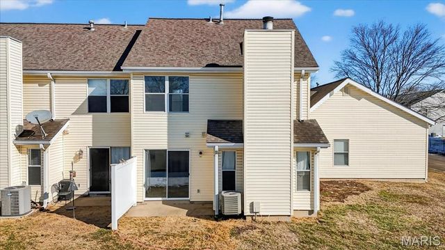 352 Windsor Place B, St Peters, MO 63376