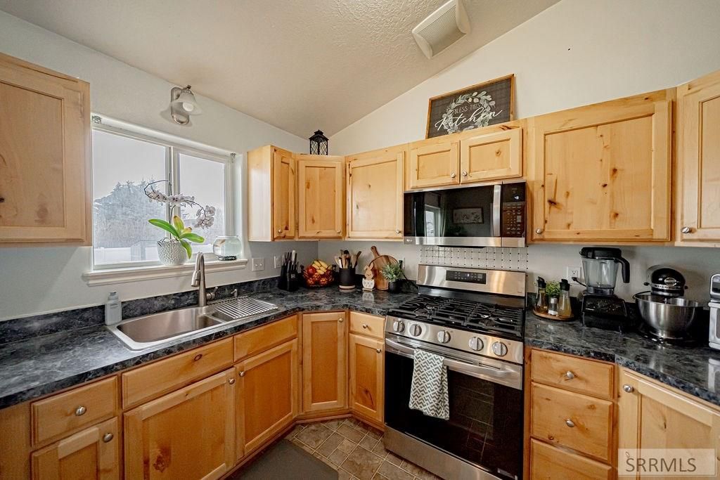 Image 15 of property listing at 3920 E Deloy Drive, Idaho Falls, ID 83401