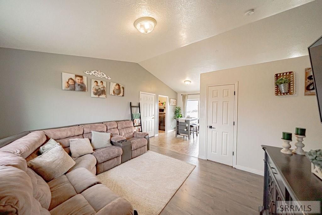 Image 4 of property listing at 3920 E Deloy Drive, Idaho Falls, ID 83401