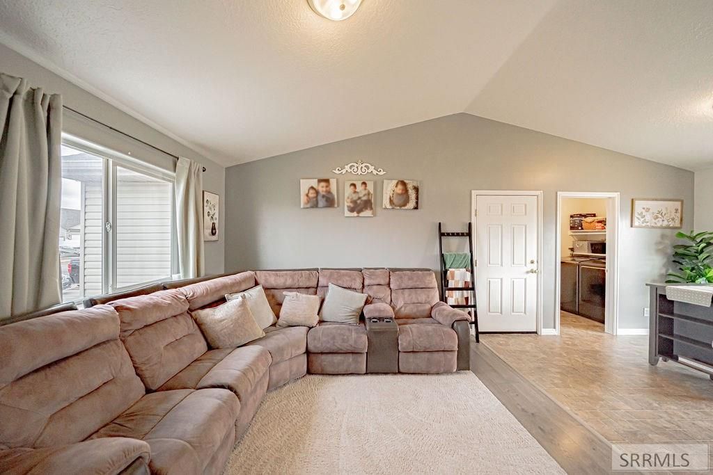 Image 5 of property listing at 3920 E Deloy Drive, Idaho Falls, ID 83401