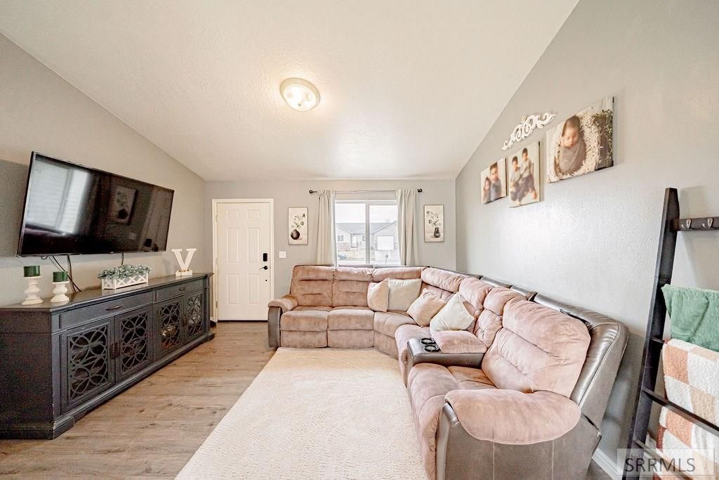 Image 8 of property listing at 3920 E Deloy Drive, Idaho Falls, ID 83401