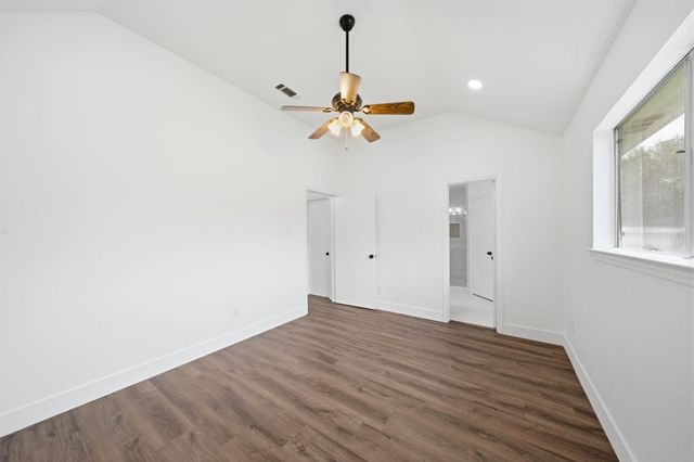5820 Guadalupe Drive, Dickinson, TX 77539