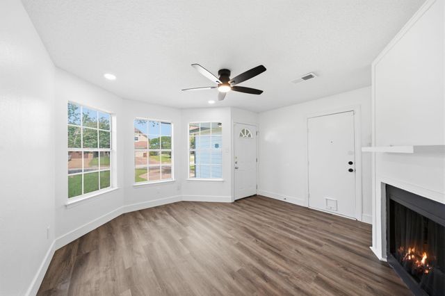 5820 Guadalupe Drive, Dickinson, TX 77539