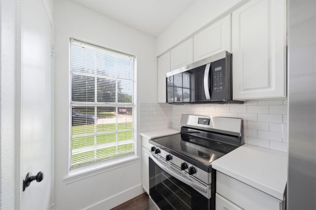 5820 Guadalupe Drive, Dickinson, TX 77539