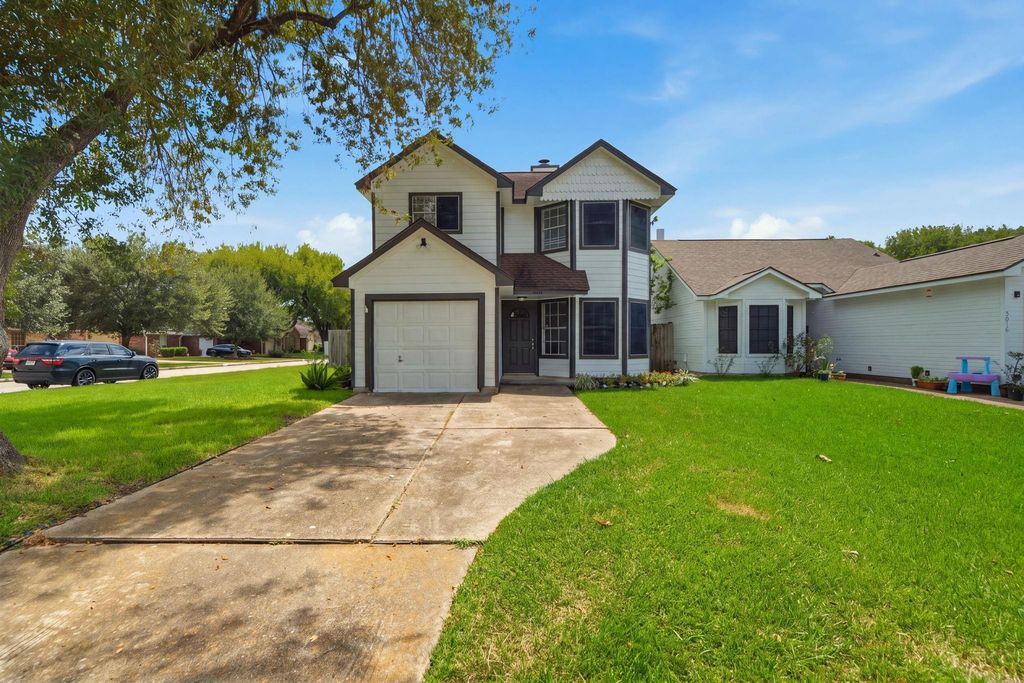 5820 Guadalupe Drive, Dickinson, TX 77539