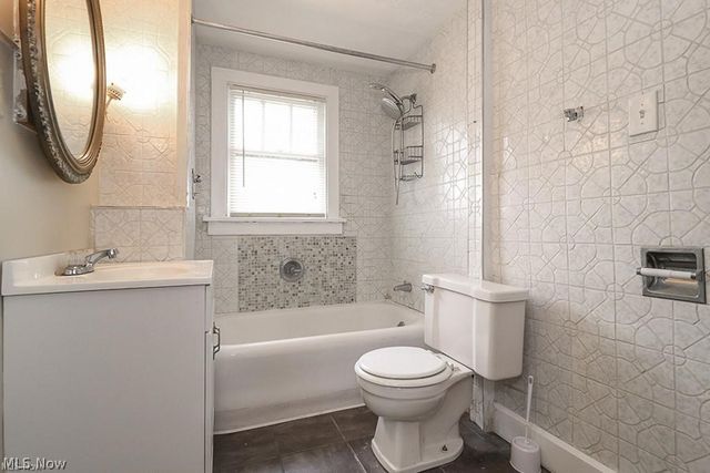 3554 Raymont Boulevard, University Heights, OH 44118