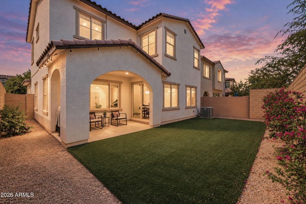 687 N SPARROW Court, Gilbert, AZ 85234 — photo 2