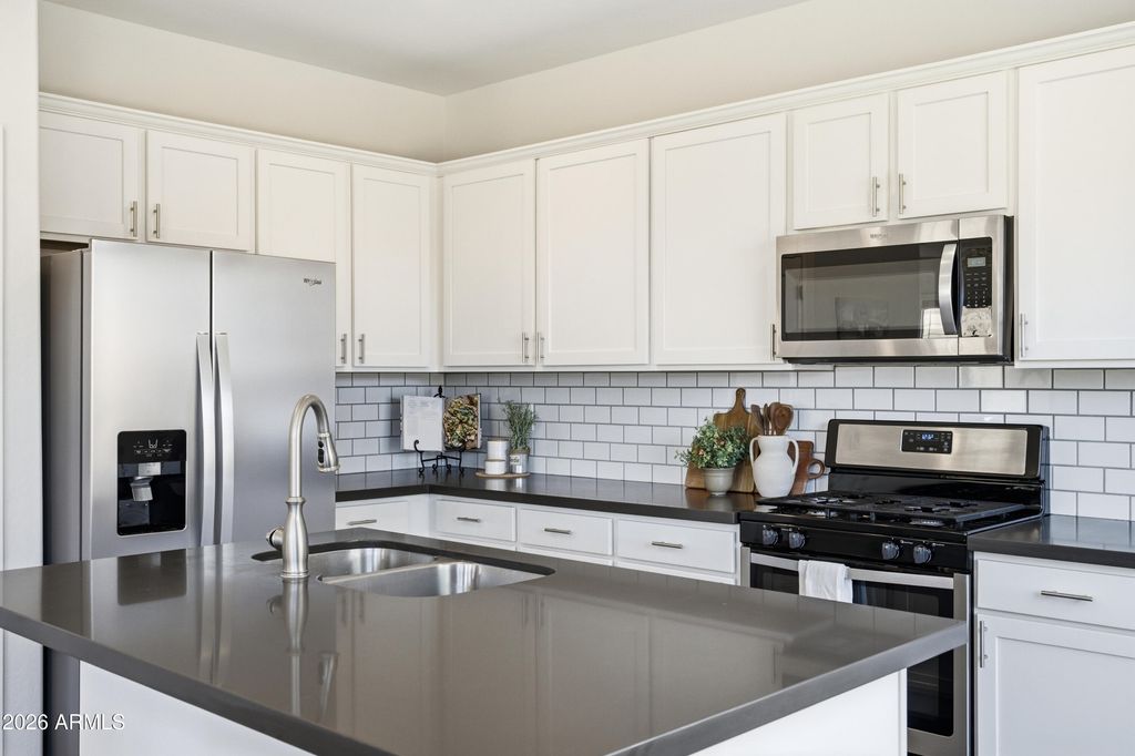 687 N SPARROW Court, Gilbert, AZ 85234 — photo 4