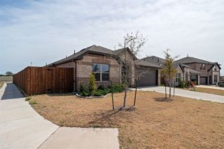921 Amberwood Drive, Godley, TX 76044