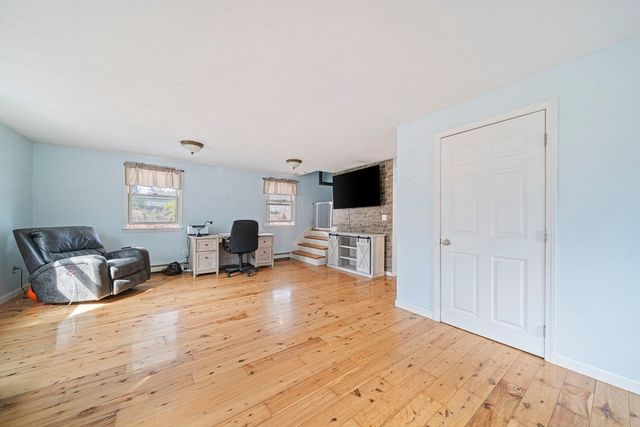 15 Rockland St, Hanover, MA 02339