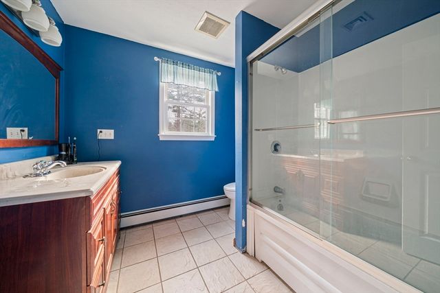 15 Rockland St, Hanover, MA 02339