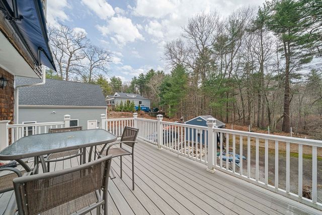 15 Rockland St, Hanover, MA 02339