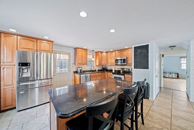 15 Rockland St, Hanover, MA 02339