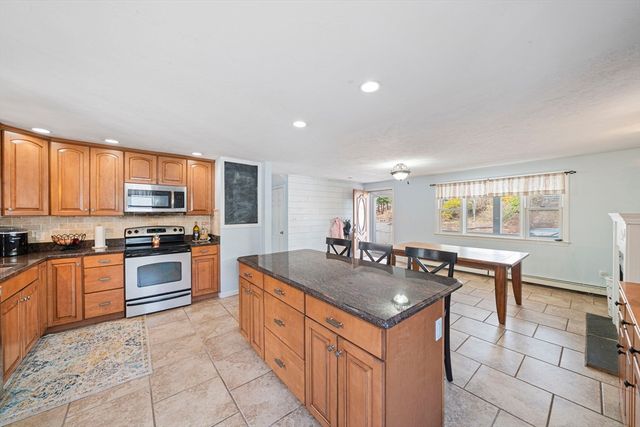 15 Rockland St, Hanover, MA 02339