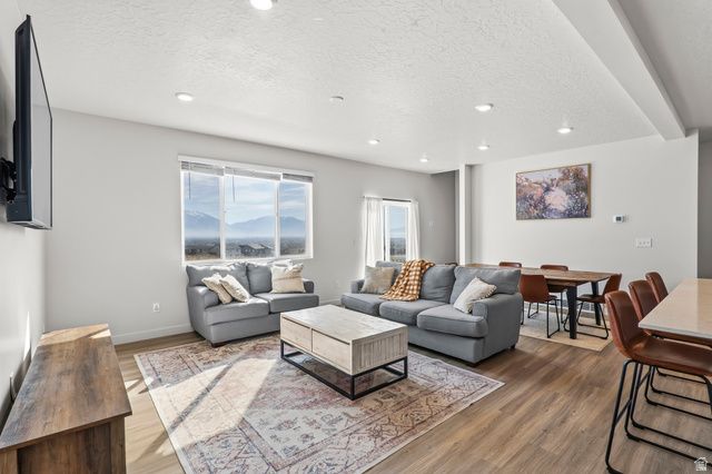 1978 N RED YEARLING DR, Saratoga Springs, UT 84045