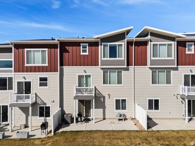 1978 N RED YEARLING DR, Saratoga Springs, UT 84045