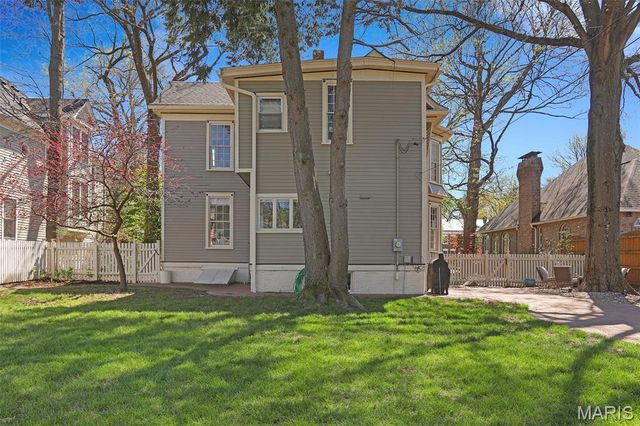 805 Saint Louis Street, Edwardsville, IL 62025