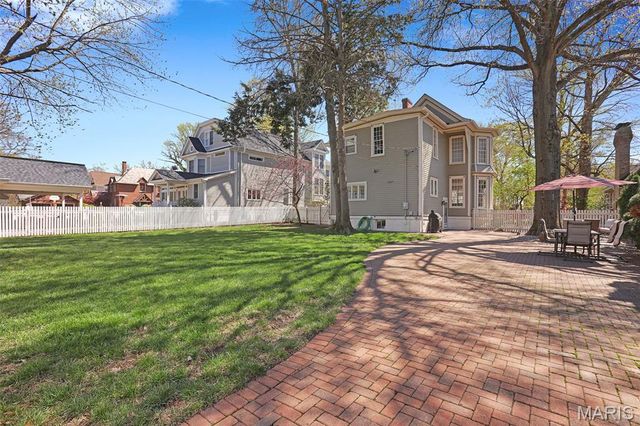 805 Saint Louis Street, Edwardsville, IL 62025