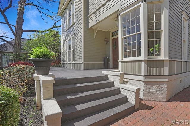 805 Saint Louis Street, Edwardsville, IL 62025