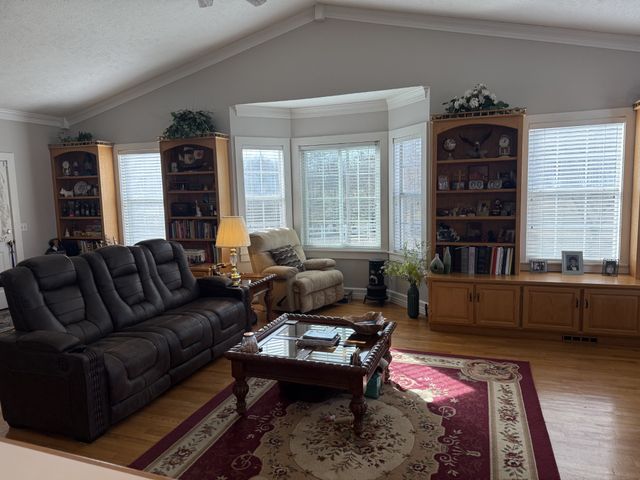 645 Barham Ln, Bolivar, TN 38008