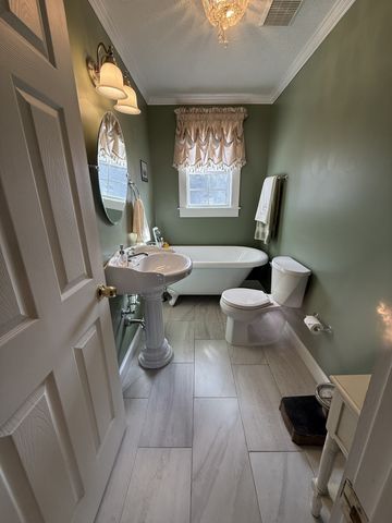 645 Barham Ln, Bolivar, TN 38008