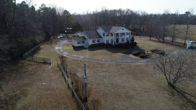 645 Barham Ln, Bolivar, TN 38008