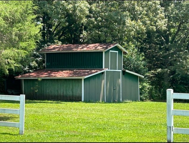 645 Barham Ln, Bolivar, TN 38008