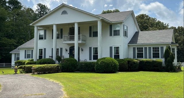 645 Barham Ln, Bolivar, TN 38008