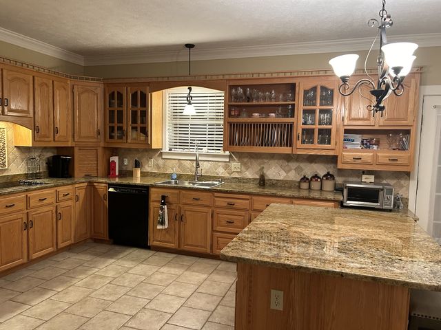 645 Barham Ln, Bolivar, TN 38008