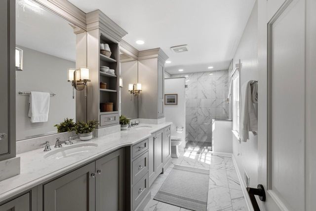 9940 Lamplighter LANE, Mequon, WI 53092
