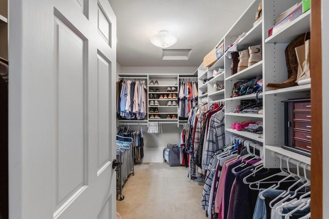 9940 Lamplighter LANE, Mequon, WI 53092