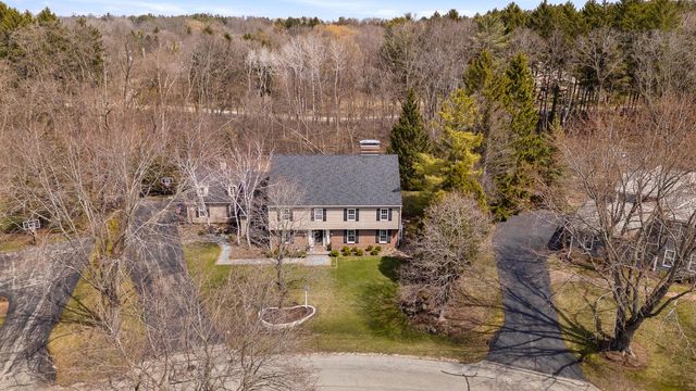 9940 Lamplighter LANE, Mequon, WI 53092