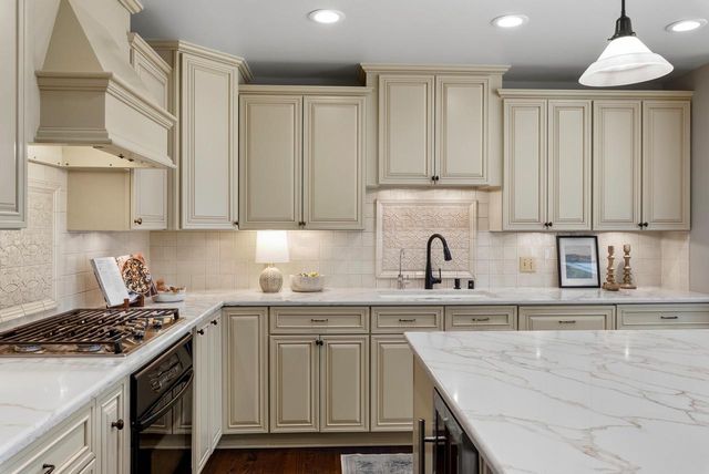 9940 Lamplighter LANE, Mequon, WI 53092