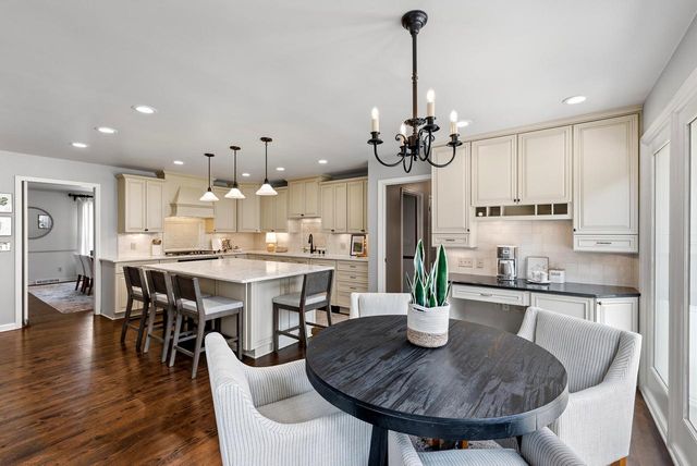 9940 Lamplighter LANE, Mequon, WI 53092