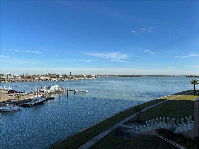 1 KEY CAPRI 303W, Treasure Island, FL 33706