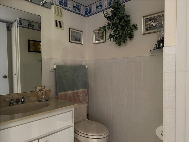 1 KEY CAPRI 303W, Treasure Island, FL 33706