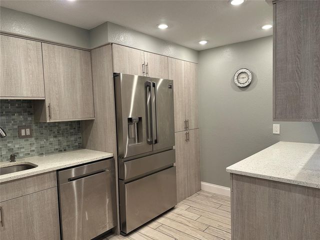 1 KEY CAPRI 303W, Treasure Island, FL 33706