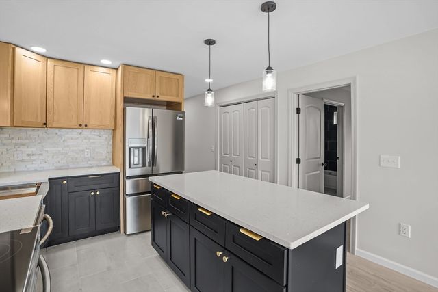 53 Comstock Av, Providence, RI 02907