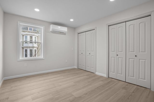 53 Comstock Av, Providence, RI 02907