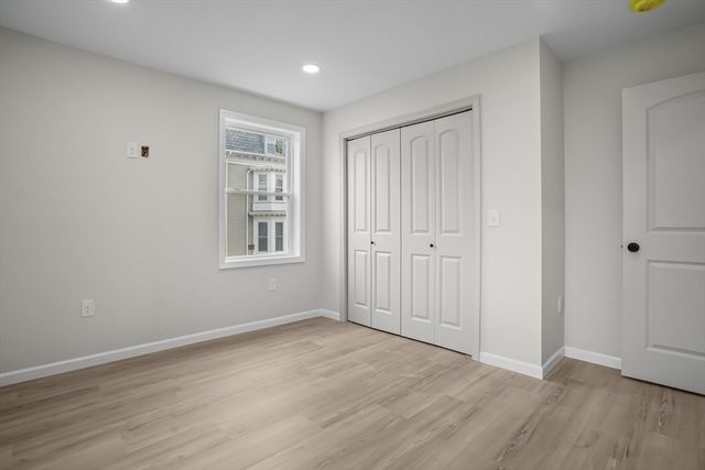 53 Comstock Av, Providence, RI 02907