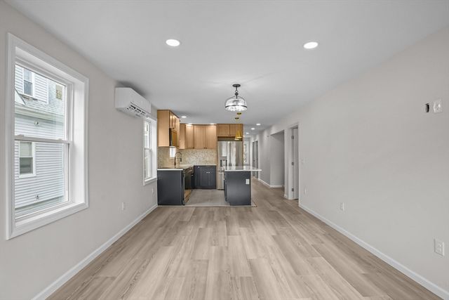 53 Comstock Av, Providence, RI 02907