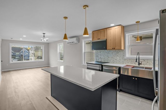 53 Comstock Av, Providence, RI 02907