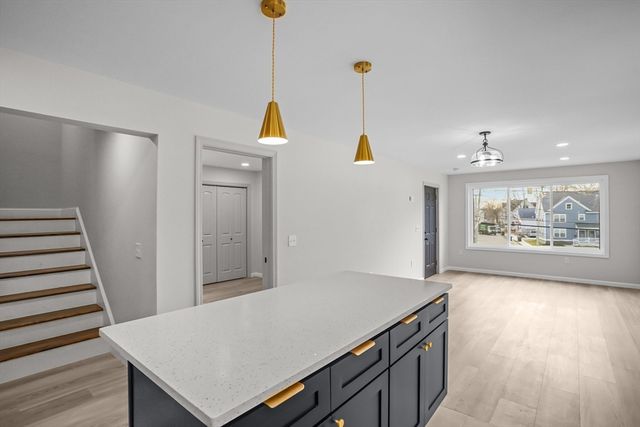 53 Comstock Av, Providence, RI 02907