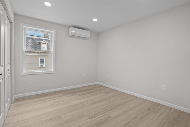 53 Comstock Av, Providence, RI 02907